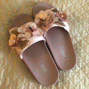 Pink satin sequined beaded flower texture sandals